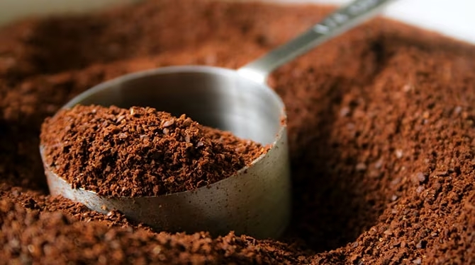 Different types of instant coffee including powder, granules, and freeze-dried coffee.