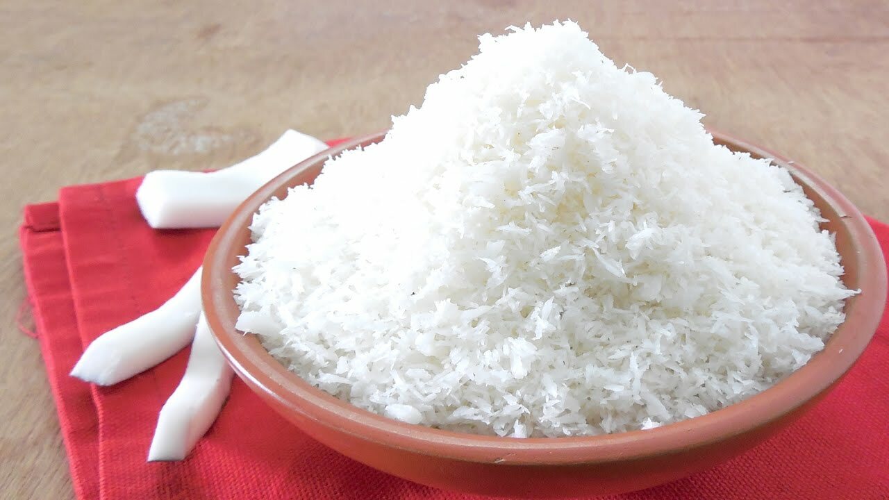 Different desiccated coconut flakes grades based on particle size and cut style